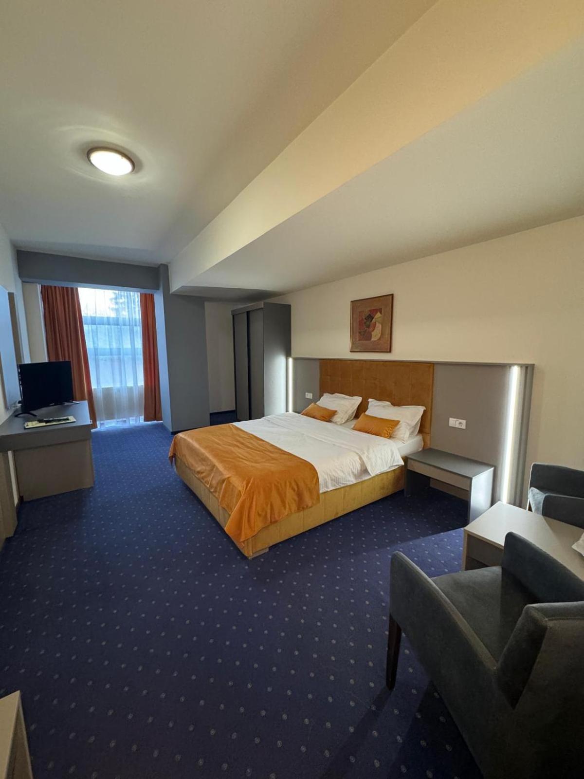 Hotel Yaky Center Piteszti Zewnętrze zdjęcie